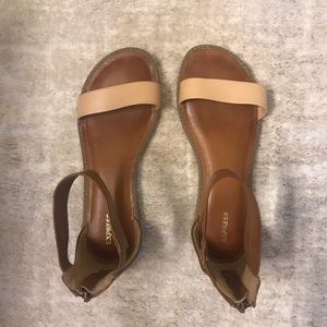 Express sandals